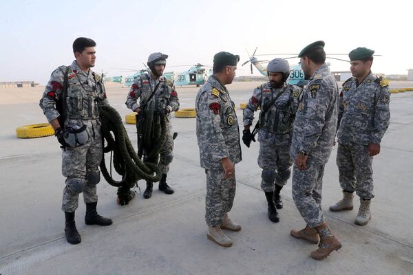 Իրանցի զինվորականները Հնդկական օվկիանոսում անցկացվող Իրանի, Չինաստանի և Ռուսաստանի ռազմածովային ուժերի համատեղ ռազմածովային զորավարժություններում։ - Sputnik Արմենիա
