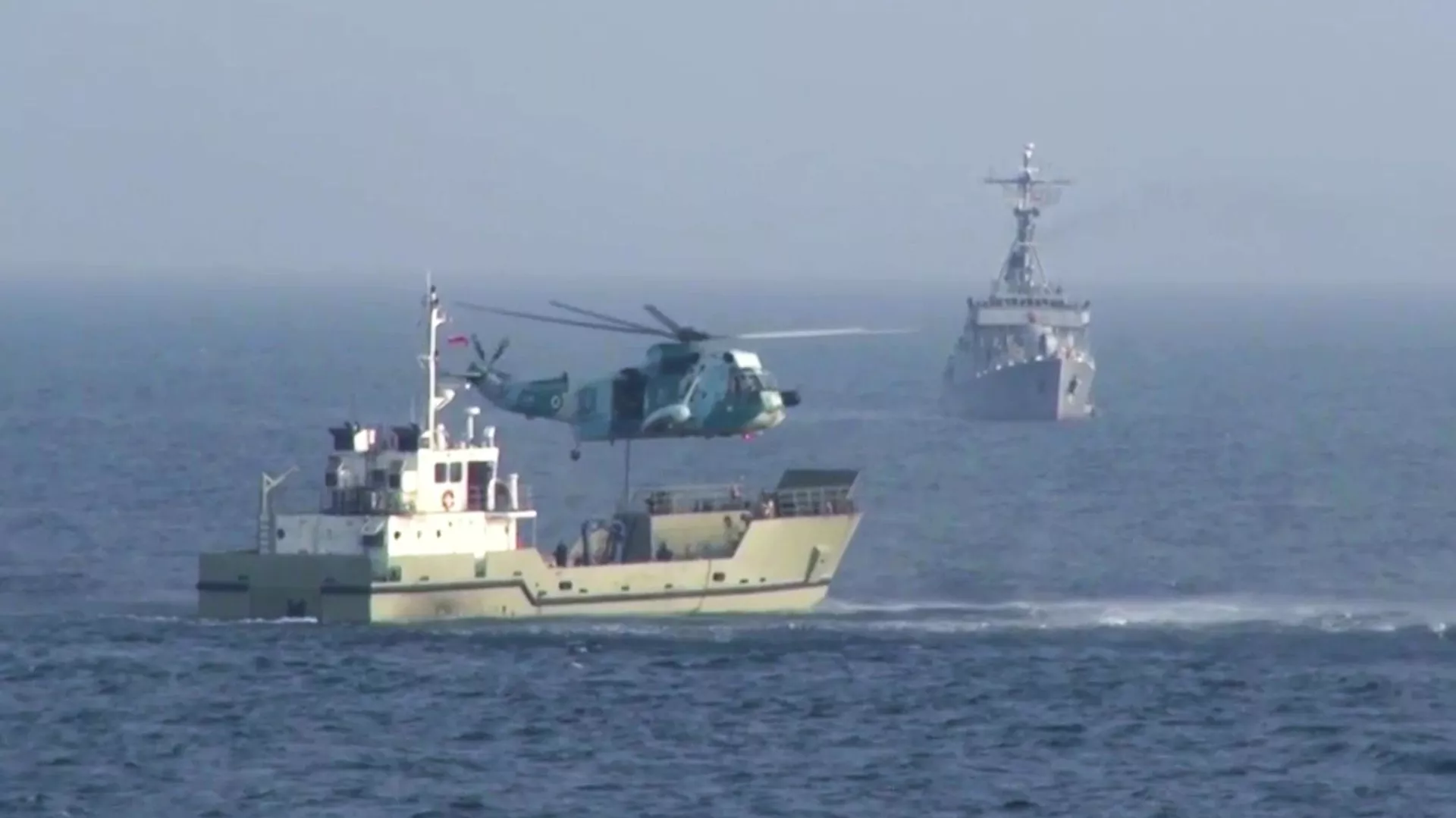 Боевые корабли России, Ирана и Китая во время военно-морских учений CHIRU-2022 в Аравийском море