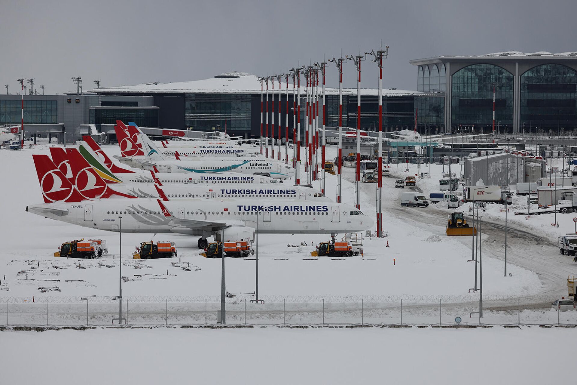 Припаркованные самолеты в аэропорту Стамбула (25 января 2022). Турция - Sputnik Армения, 1920, 25.01.2022