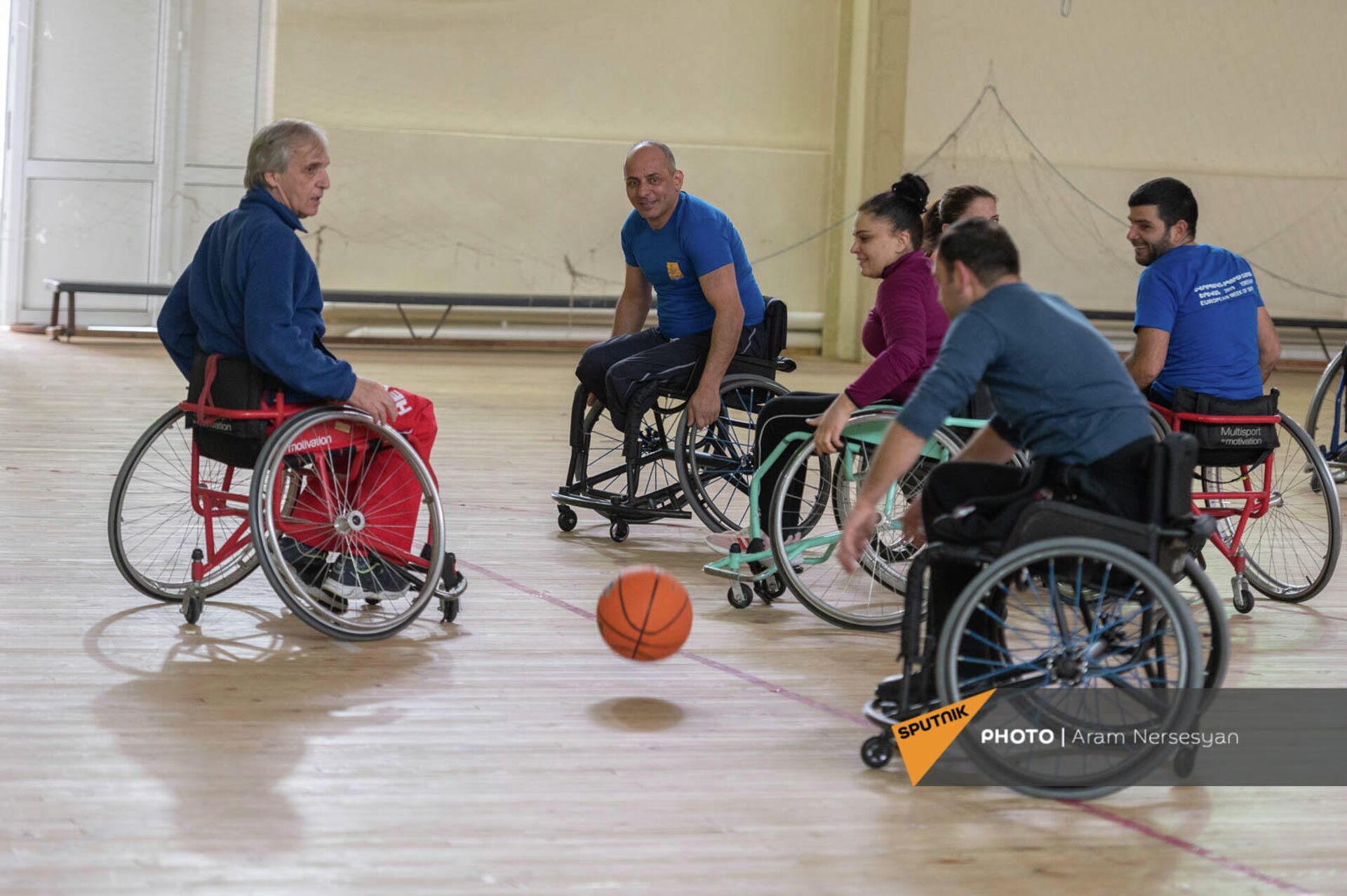 Бывшие военнослужащие, получившие инвалидность во время Карабахских войн, играют в баскетбол в Цахкадзоре - Sputnik Արմենիա, 1920, 28.01.2022