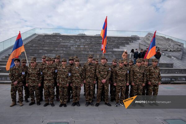 Բանակի օրը Եռաբլուրում - Sputnik Արմենիա