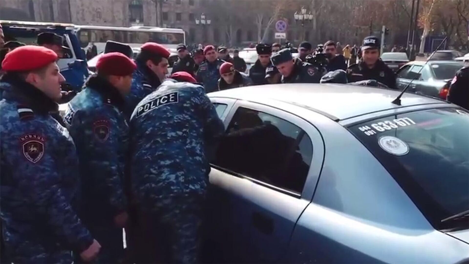 Полиция во время акции протеста против повышения ОСАГО (31 января 2022). Еревaн - Sputnik Армения, 1920, 31.01.2022