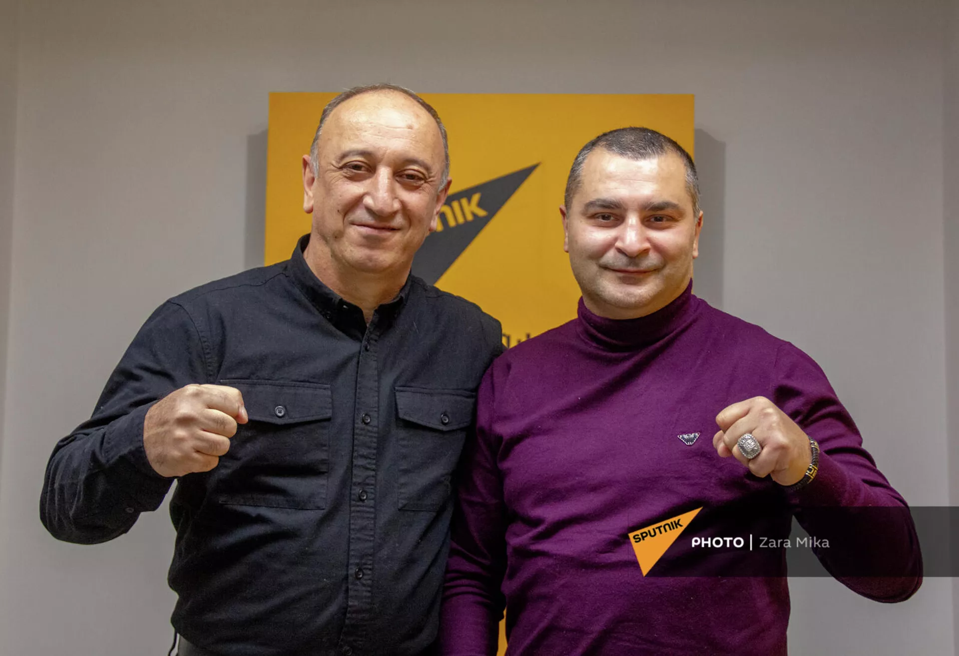 Боксер Вик Дарчинян и спортивный обозреватель Sputnik Армения Хачик Чахоян Боксер Вик Дарчинян и спортивный обозреватель Sputnik Армения Хачик Чахоян - Sputnik Армения, 1920, 05.02.2022
