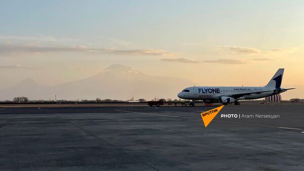 «FlyOne Armenia» ընկերության օդանավ - Sputnik Արմենիա