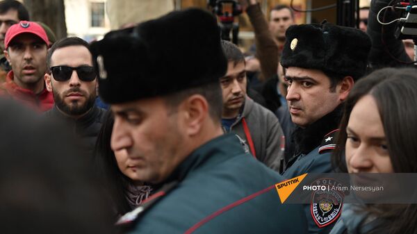 Акция протеста водителей против подорожания ОСАГО около ЦБ (3 февраля 2022). Еревaн - Sputnik Армения