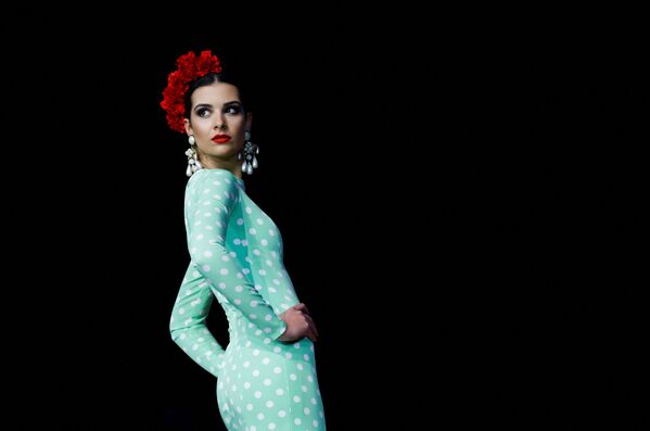 Сочетание классического фламенко и современности делает коллекцию актуальной для нового летнего сезона 2022 года. - Sputnik Армения