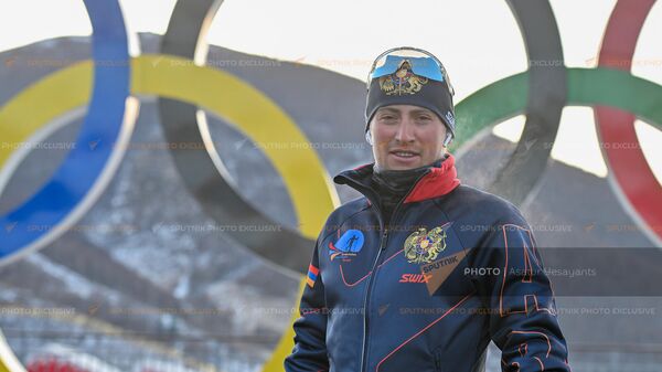 Лыжник Микаел Микаелян во время эксклюзивного интервью Sputnik Армения в перерыве тренировок (5 февраля 2022). Пекин - Sputnik Армения