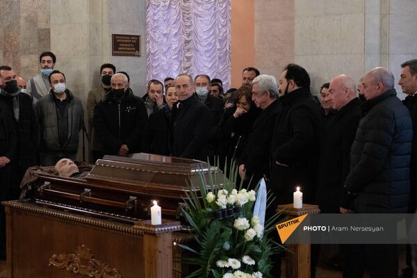 На панихиду пришли бывшие главы государства - Sputnik Армения