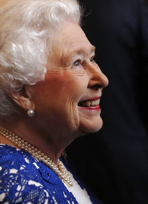 Королева Великобритании на приеме в Северной Ирландии, 2014 год.  - Sputnik Армения