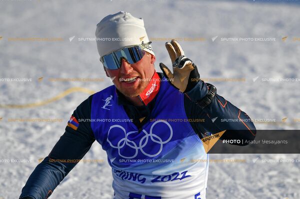 Армянский лыжник Микаэл Микаелян после забега по скиатлону на зимних Олимпийских играх (6 февраля 2022). Пекин - Sputnik Армения