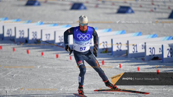 Армянский лыжник Микаэл Микаелян на забеге по скиатлону на зимних Олимпийских играх (6 февраля 2022). Пекин - Sputnik Армения
