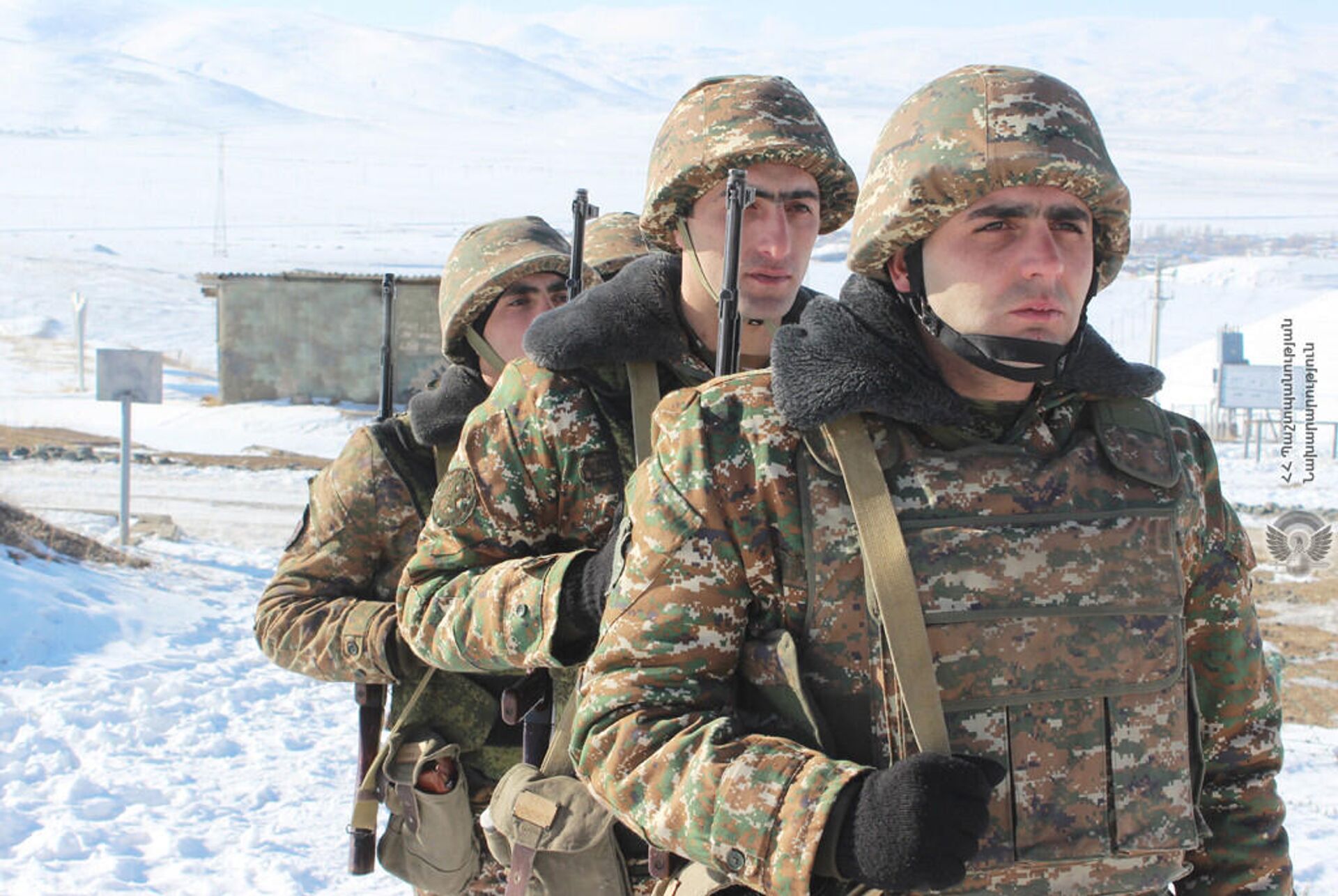 Армянские военнослужащие на тренировках по стрельбе - Sputnik Արմենիա, 1920, 07.02.2022
