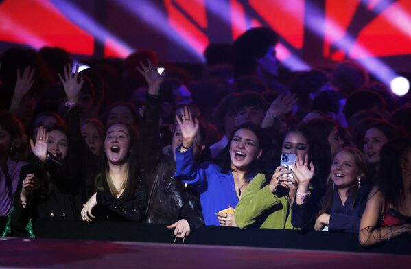 Երաժշտասերները Brit Awards երաժշտական մրցանակաբաշխության ժամանակ։ - Sputnik Արմենիա