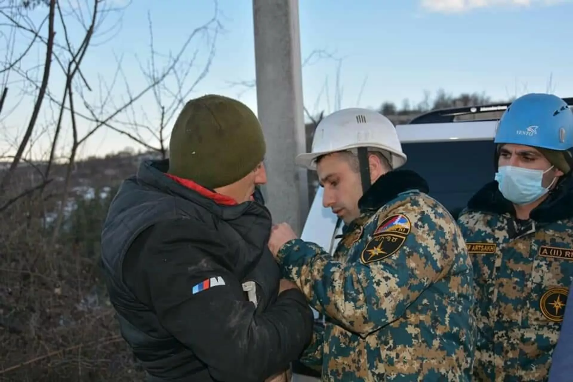 Спасатели ГСЧС МВД Карабаха на месте дорожно-транспортного происшествия на трассе Степанакерт-Шуши (9 февраля 2022). Карабах Спасатели ГСЧС МВД Карабаха на месте дорожно-транспортного происшествия на трассе Степанакерт-Шуши (9 февраля 2022). Карабах - Sputnik Армения, 1920, 09.02.2022