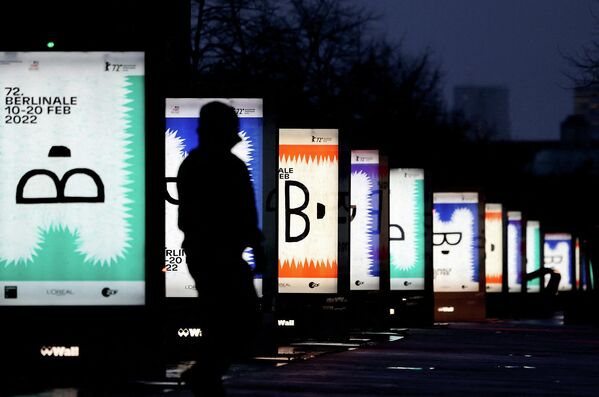 Рекламные щиты Берлинале на улицах Берлина  - Sputnik Армения
