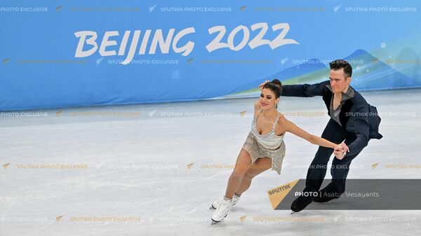 Тина Карапетян и Симон Сенекаль из Армении на выступлениях танцевальных пар с ритм-танцем на XXIV зимних Олимпийских играх (12 февраля 2022). Пекин - Sputnik Армения