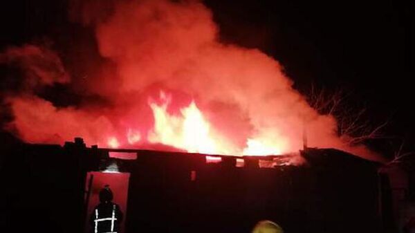 Пожар в одном из домов района Победа (13 февраля 2021). Еревaн - Sputnik Армения
