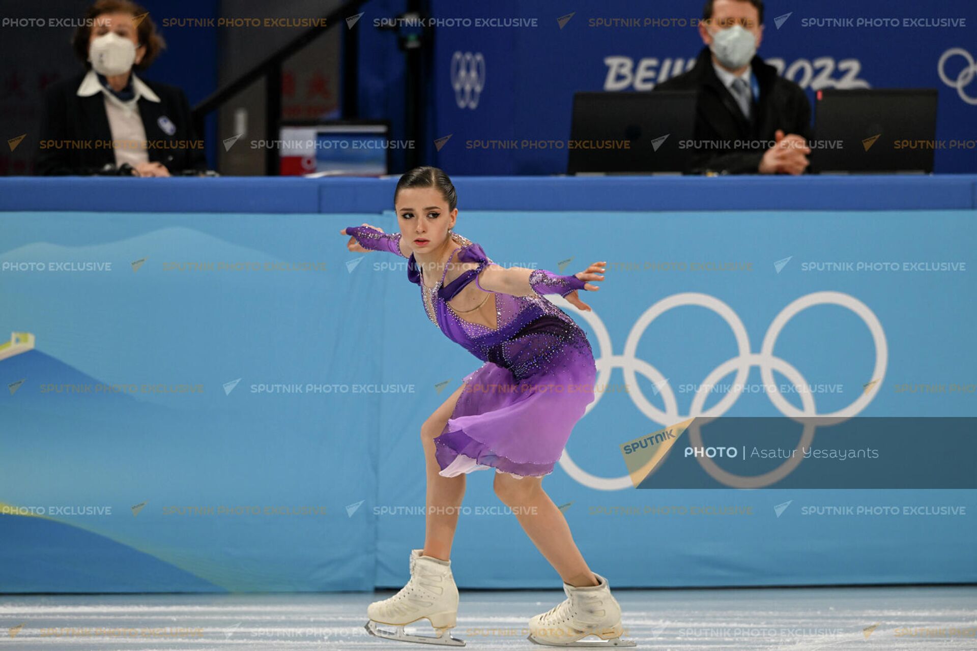 Камила Валиева (Россия) во время короткой программы женского одиночного катания по фигурному катанию на XXIV зимних Олимпийских играх (15 февраля 2022). Пекин - Sputnik Армения, 1920, 15.02.2022