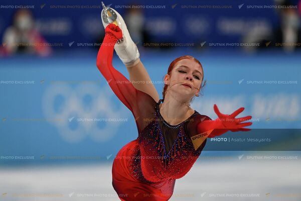 Ալեքսանդրա Տրուսովան (Ռուսաստան) XXIV ձմեռային Օլիմպիական խաղերում գեղասահքի կանանց մենասահքի կարճ ծրագրի ժամանակ (15 փետրվարի, 2022թ)․ Պեկին - Sputnik Արմենիա