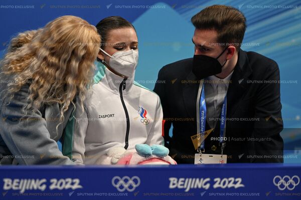 Կամիլա Վալիևան (Ռուսաստան) XXIV ձմեռային Օլիմպիական խաղերում գեղասահքի կանանց մենասահքի կարճ ծրագրի գնահատականներին սպասելիս (15 փետրվարի, 2022թ)․ Պեկին - Sputnik Արմենիա