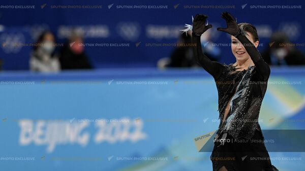 Анна Щербакова (Россия) во время короткой программы женского одиночного катания по фигурному катанию на XXIV зимних Олимпийских играх (15 февраля 2022). Пекин - Sputnik Армения