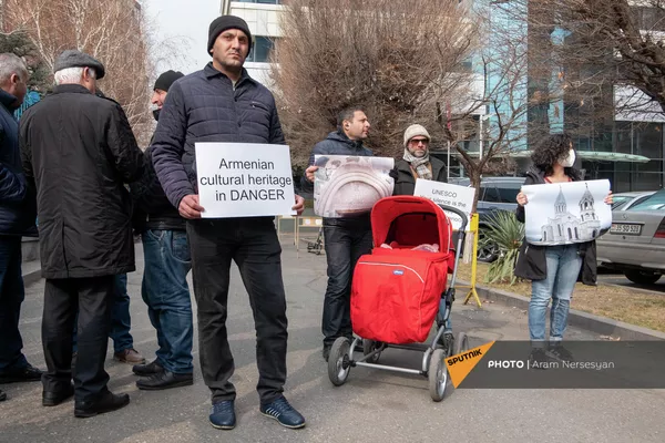 Акция с требованием предотвратить уничтожение и фальсификацию армянского культурного наследия в Карабахе у ереванского офиса ООН (16 февраля 2022). Еревaн Акция с требованием предотвратить уничтожение и фальсификацию армянского культурного наследия в Карабахе у ереванского офиса ООН (16 февраля 2022). Еревaн - Sputnik Армения