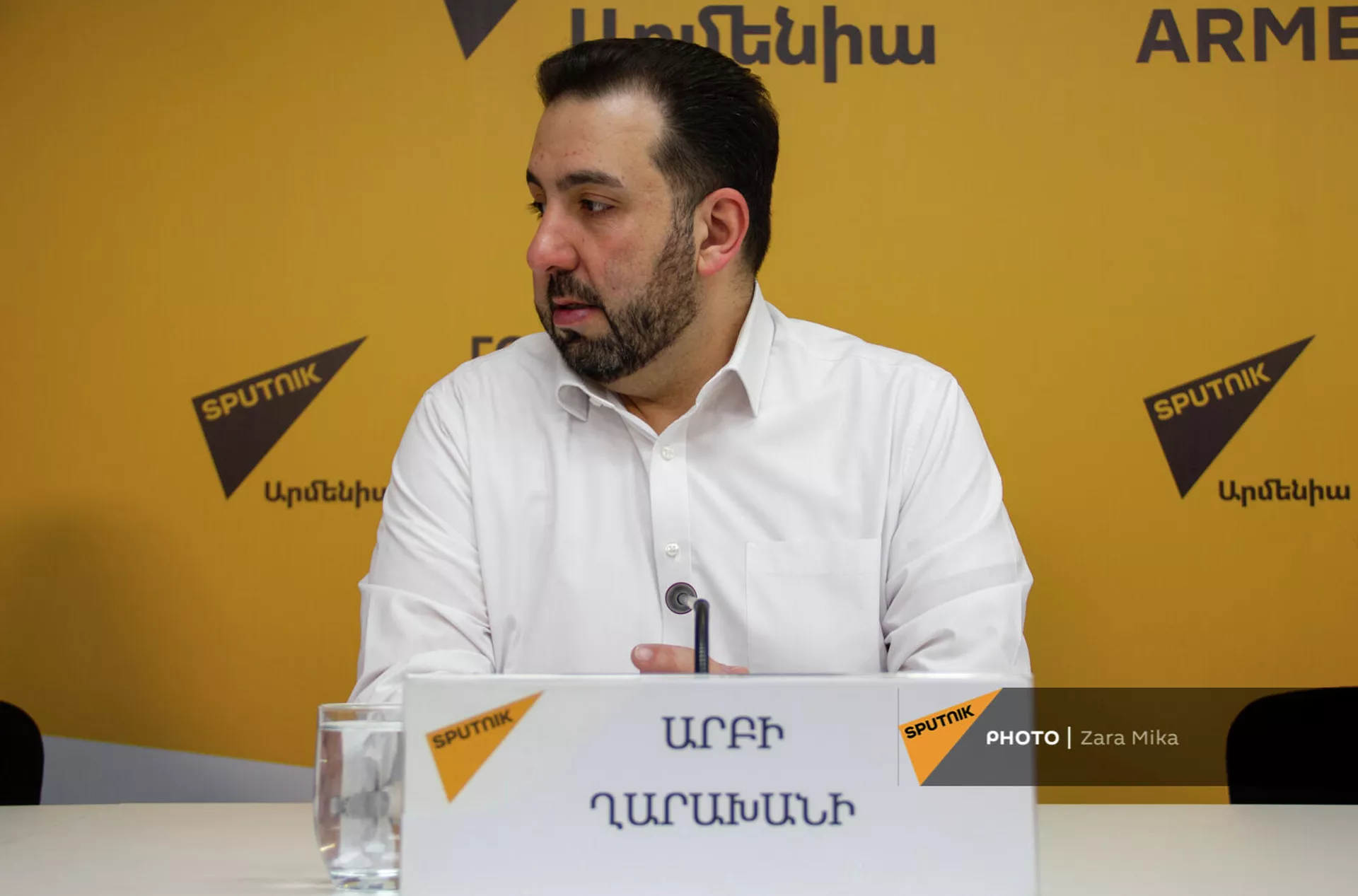 Исполнительный директор общественной организации по развитию и сохранению традиций армянской кулинарии Арби Карахани на пресс-конференции Кто готовит всех вкусней? (17 февраля 2022). Ереван Исполнительный директор общественной организации по развитию и сохранению традиций армянской кулинарии Арби Карахани на пресс-конференции Кто готовит всех вкусней? (17 февраля 2022). Ереван - Sputnik Армения, 1920, 17.02.2022