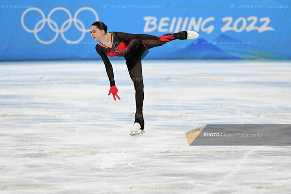 Камила Валиева на льду в Пекине. - Sputnik Армения