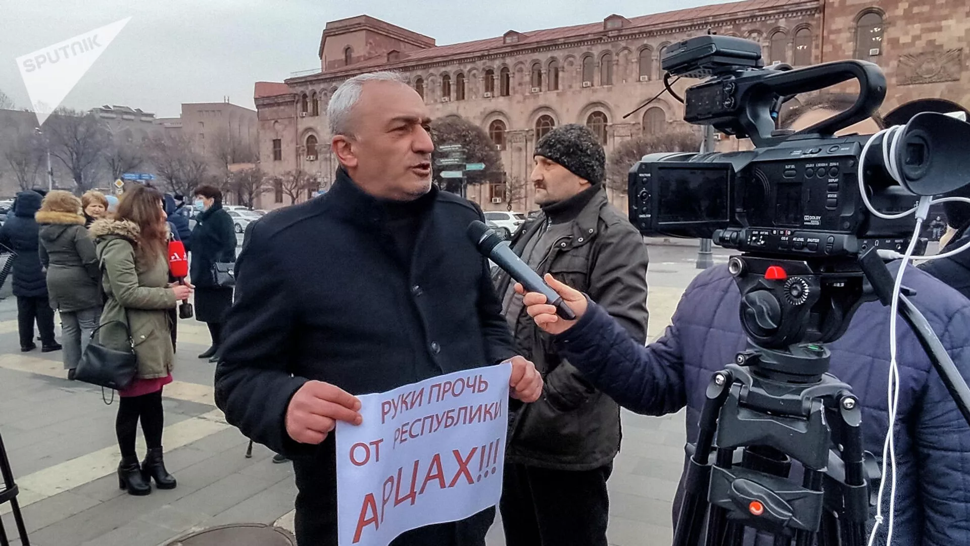 Акция протеста лиц, депортированных из Карабаха (18 февраля 2022). Еревaн Акция протеста лиц, депортированных из Карабаха (18 февраля 2022). Еревaн - Sputnik Армения, 1920, 18.02.2022