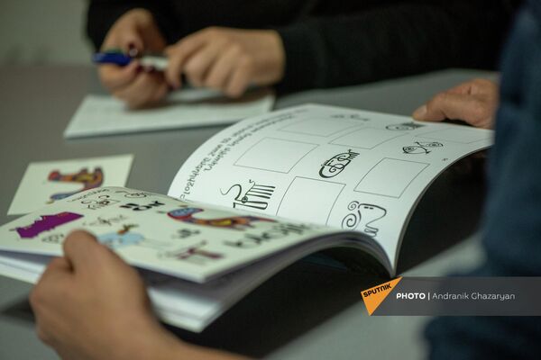 Фотограф, стрит-арт артист Арег Балаян рассказывает о детской книге - Sputnik Армения