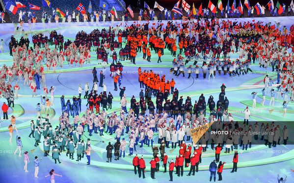 Участники церемонии закрытия XXIV зимних Олимпийских игр - Sputnik Армения