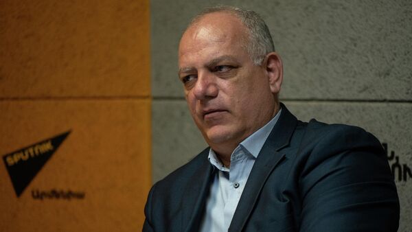 Վազգեն Պետրսյանը Sputnik ռադիոկայանի տաղավարում - Sputnik Արմենիա