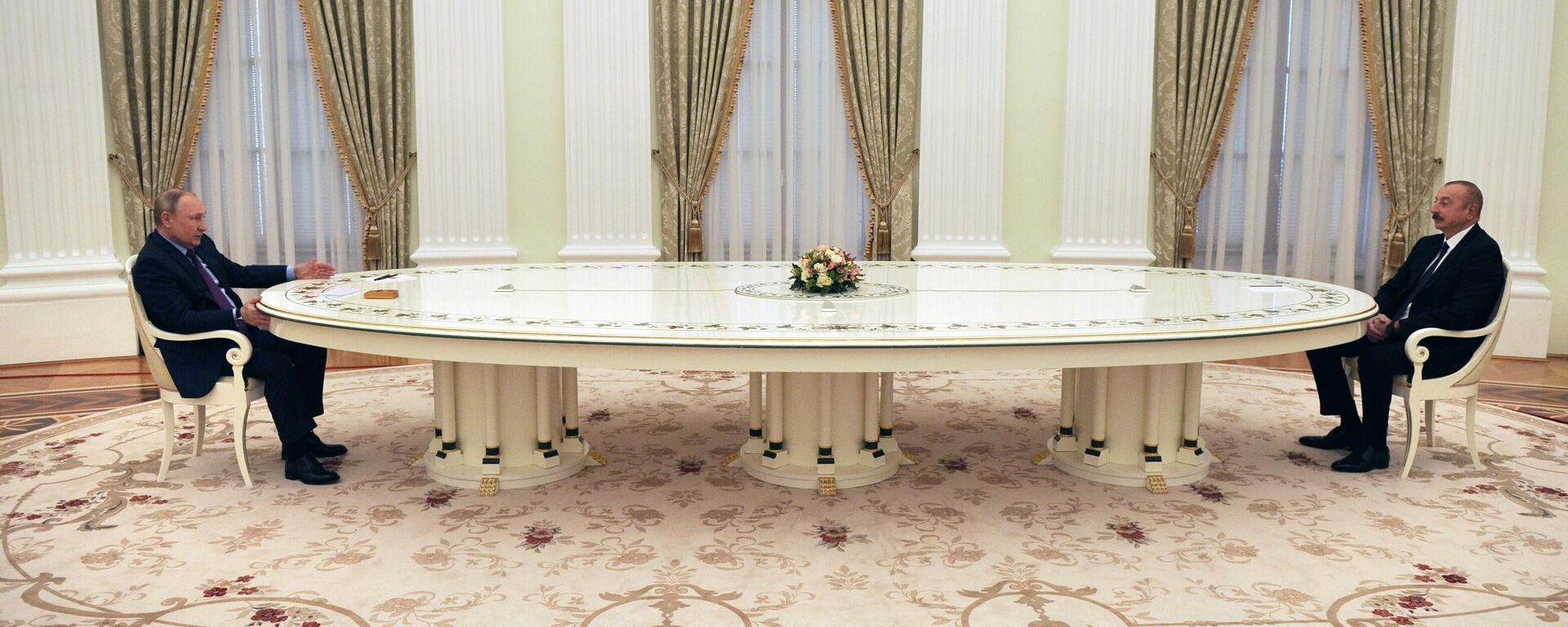 Президент РФ В. Путин провел переговоры с президентом Азербайджана И. Алиевым - Sputnik Армения, 1920, 22.02.2022