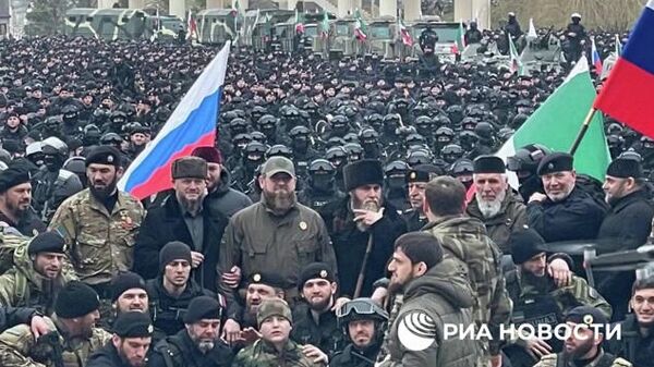 Кадыров на фоне ситуации на Украине собрал в Грозном более десяти тысяч бойцов силовых структур Чечни, передает корреспондент РИА Новости - Sputnik Армения