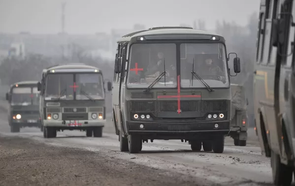 Санитарные автобусы ВС РФ в Армянске - Sputnik Армения