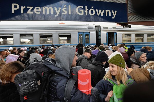 Լվովից փախած Ուկրաինայի բնակիչները Լեհաստանում (27 փետրվարի, 2022թ)․  - Sputnik Արմենիա