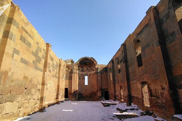 Руины храма Ереруйк в Анипемзе - Sputnik Армения