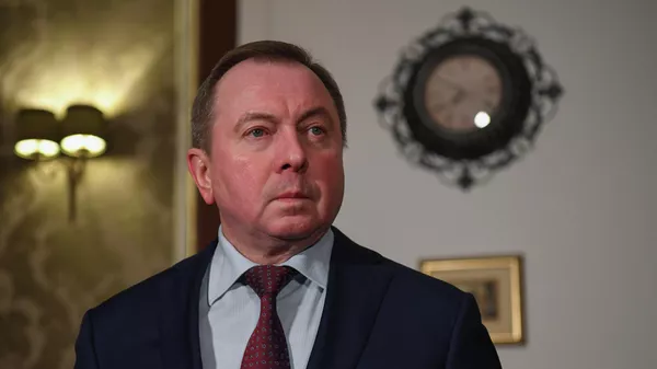 Министр иностранных дел Белоруссии Владимир Макей отвечает на вопросы журналистов после завершения российско-украинских переговоров. - Sputnik Армения