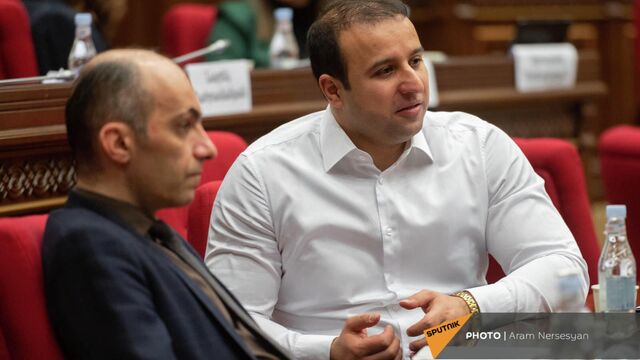 Порно видео писканың бетке үйкелуі