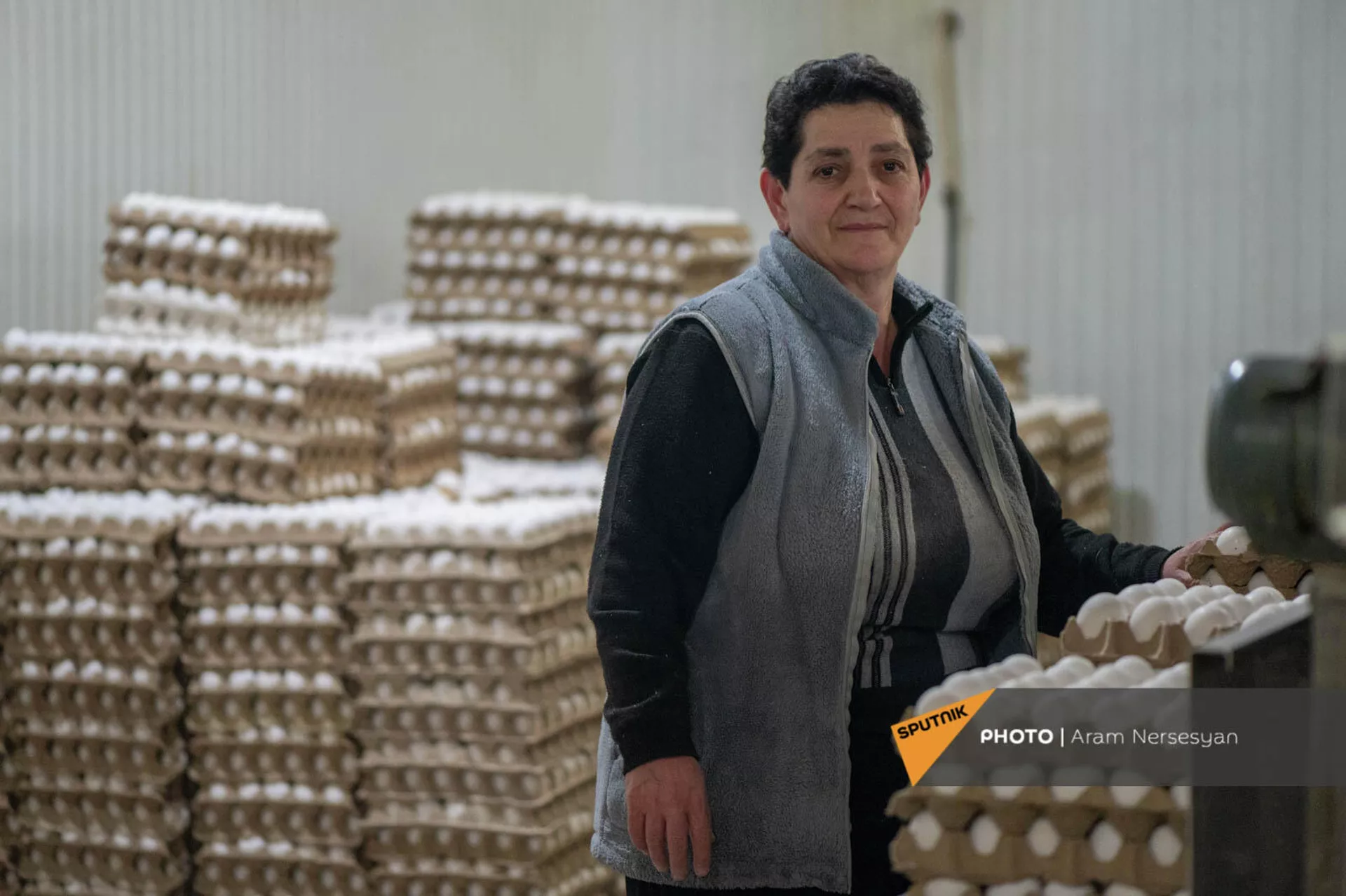 Сотрудница птицефабрики Лусакерт Рузанна Очинян Сотрудница птицефабрики Лусакерт Рузанна Очинян - Sputnik Армения, 1920, 03.03.2022
