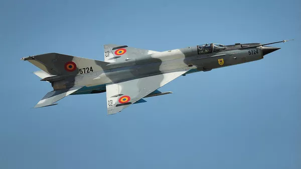 МИГ-21 Lancer ВВС Румынии пролетает во время авиашоу над аэропортом Когэлничану (8 июня 2011). Румыния - Sputnik Армения