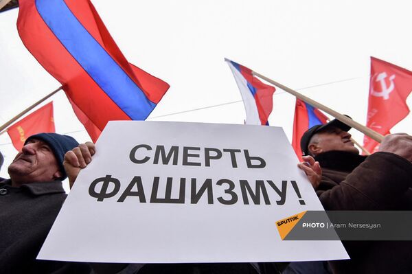 Ռուսաստանի դեսպանատան մոտ Հայաստանի կոմկուսի աջակցության ակցիան (4 մարտի, 2022թ). Երևան - Sputnik Արմենիա