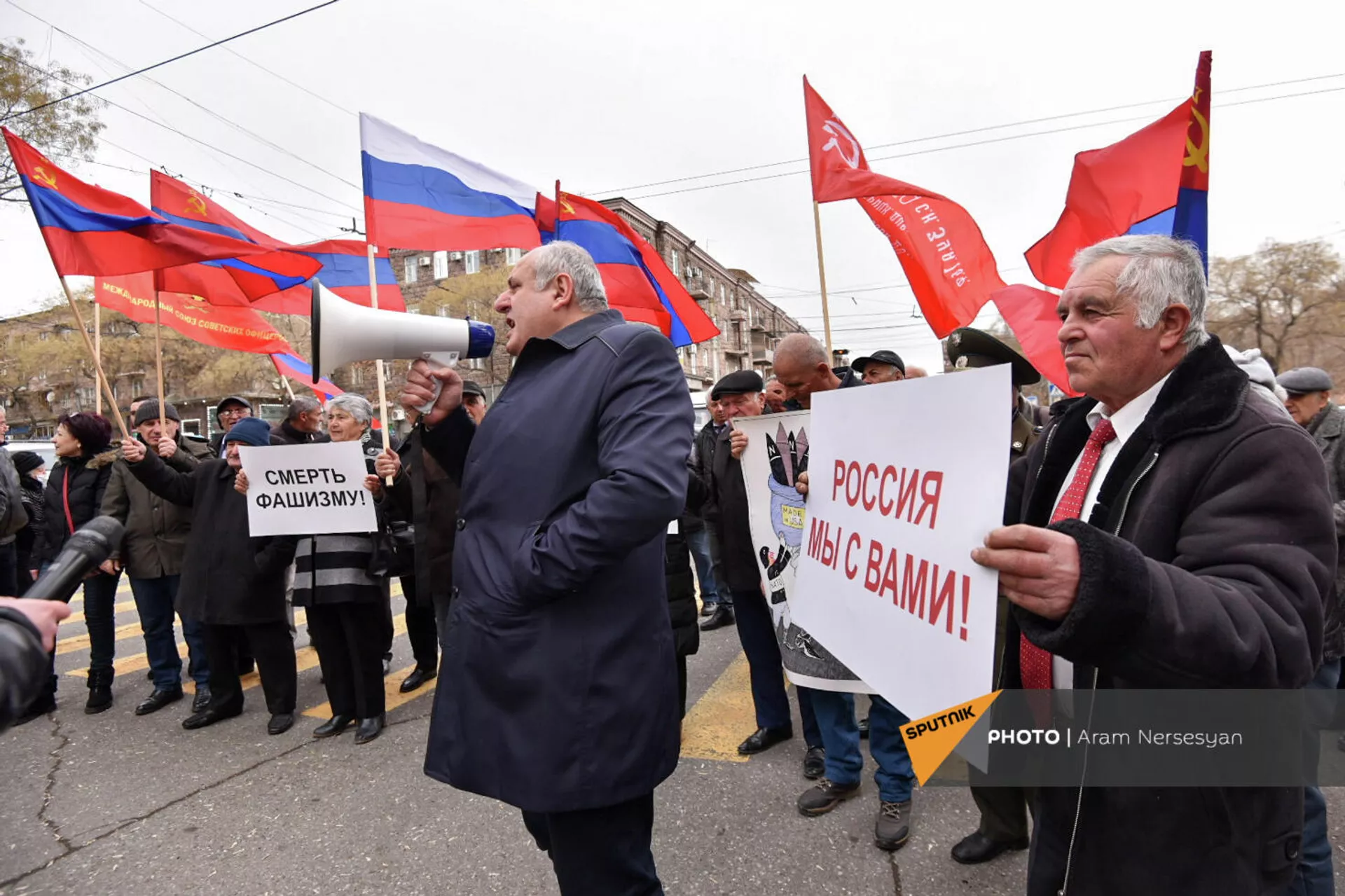 Компартия Армении провела акцию поддержки у посольства России (4 марта 2022). Еревaн - Sputnik Армения, 1920, 04.03.2022