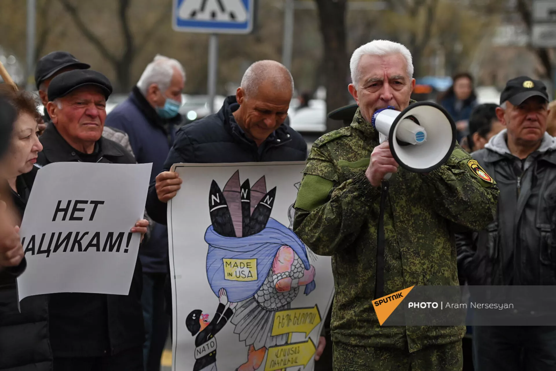 Компартия Армении провела акцию поддержки у посольства России (4 марта 2022). Еревaн - Sputnik Армения, 1920, 04.03.2022
