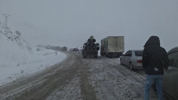 Եղանակային պայմանների պատճառով ճանապարհներին խցանումներ - Sputnik Արմենիա