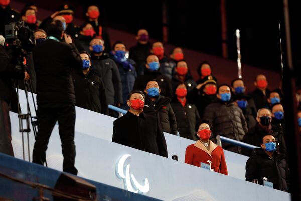 Президент Китая Си Цзиньпин и его жена Пэн Лиюань в президентской ложе на официальной церемонии открытия Паралимпийских игр - Sputnik Армения