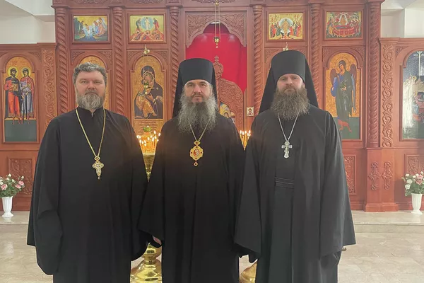 Епископ Бронницкий Савватий в русском православном храме Рождества Христова, расположенном на территории дислокации российских миротворцев в Нагорном Карабахе Епископ Бронницкий Савватий в русском православном храме Рождества Христова, расположенном на территории дислокации российских миротворцев в Нагорном Карабахе - Sputnik Армения