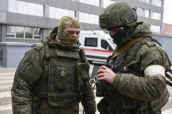 Военнослужащие РФ делают замеры на территории Запорожской АЭС - Sputnik Армения