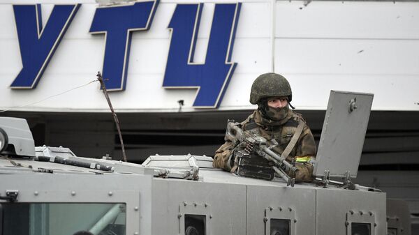 Военнослужащий РФ на территории Запорожской атомной электростанции - Sputnik Армения