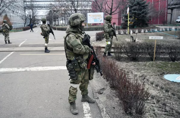 Военнослужащие РФ на охране территории Запорожской атомной электростанции - Sputnik Армения